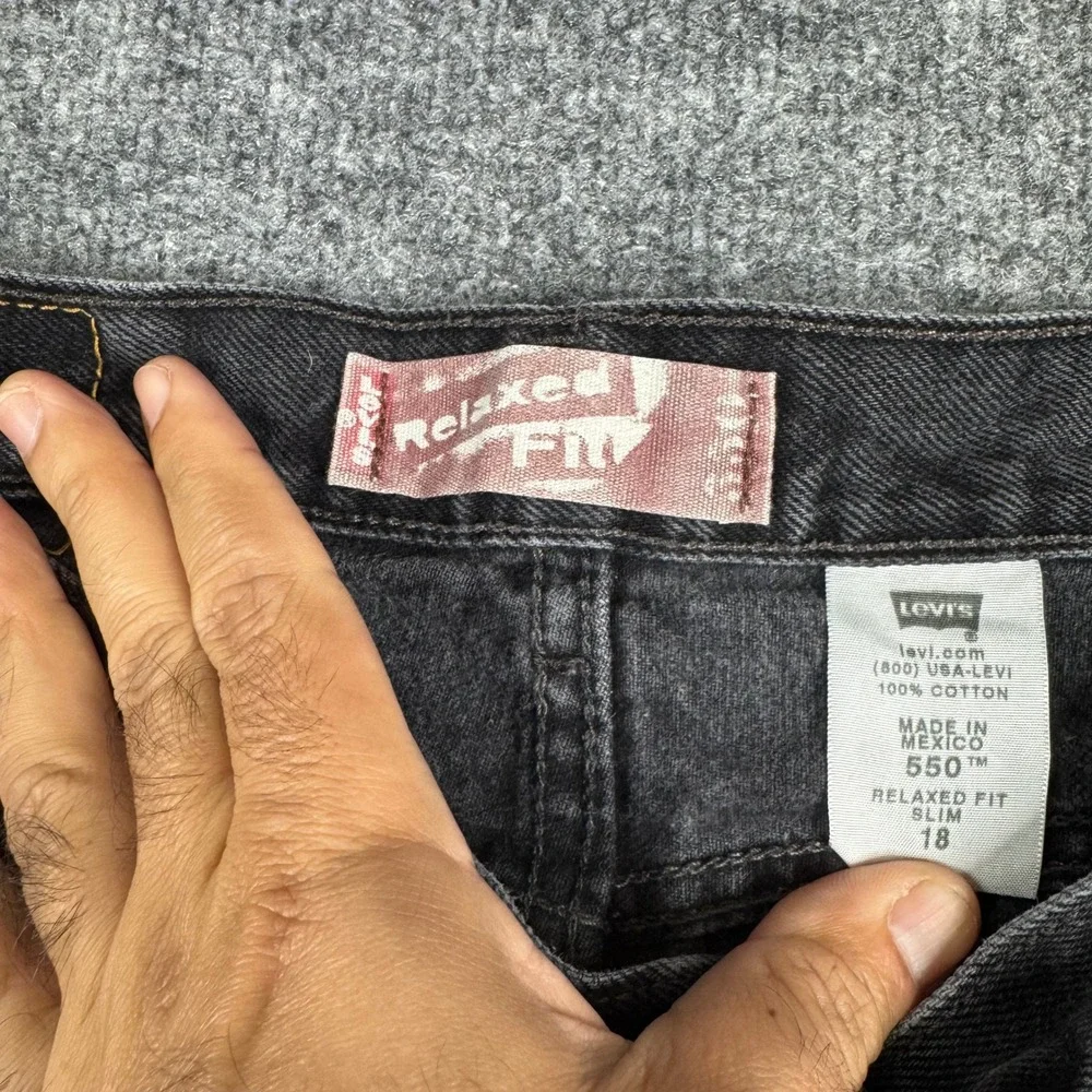 Levi's Jeans Mens Size 18 Slim 550 Relaxed Fit Black Denim Washed Tapered Leg